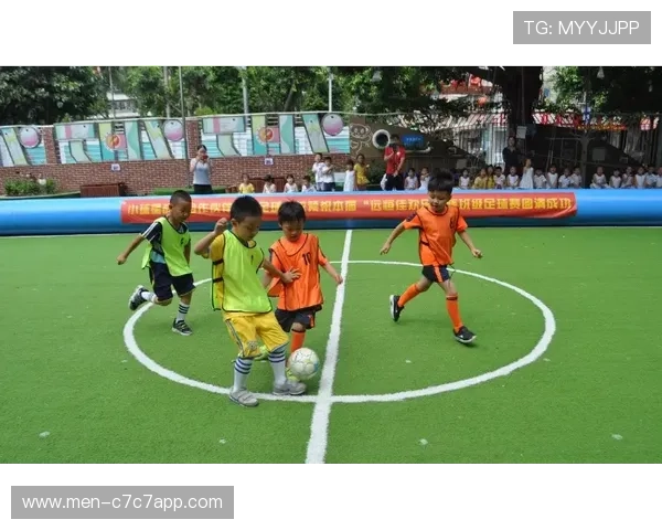 如何通过训练提升自己成为足球球星的技巧和心态转变全过程解析