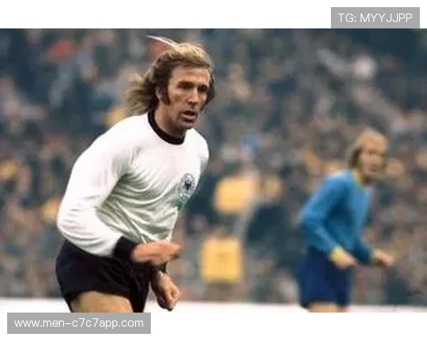 德国足球传奇球星高清图片展示 展现德国足坛风采与经典瞬间