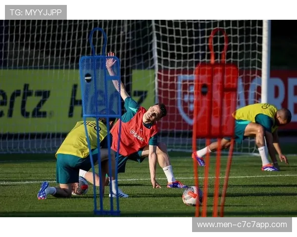 现役足球二号球员分析与表现评估探讨