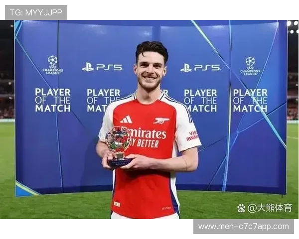 球星用球顶足球技惊四座展现绝佳控球技巧引发热议