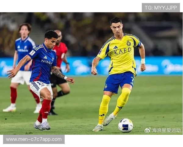 绿茵场上闪耀的足球星风采与拼搏精神故事